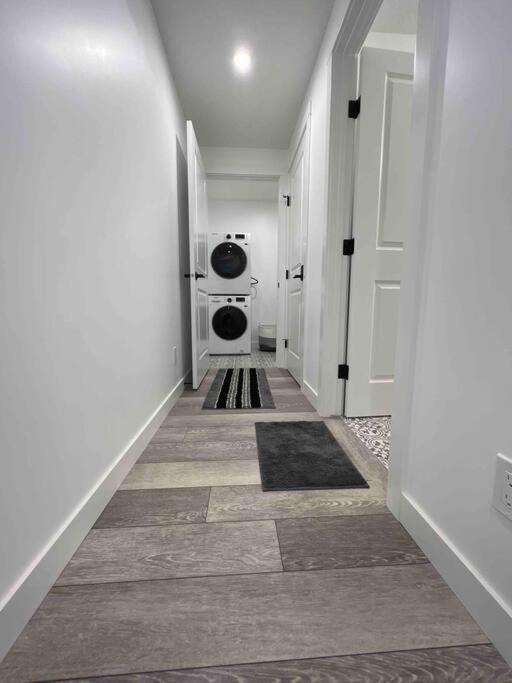 Newly Built 2 Bedroom Suite With Free Parking - Close To Banff National Park, YYC Buitenkant foto